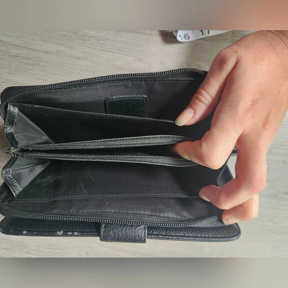 Giani Bernini black leather zip around wallet pockets - Picture 7 of 10